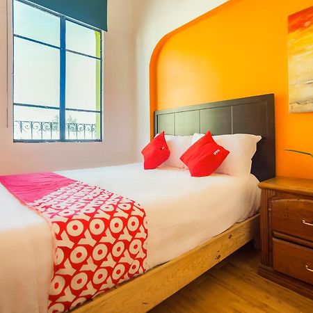 Oyo Hotel Hare Krishna Μοντερέι Εξωτερικό φωτογραφία