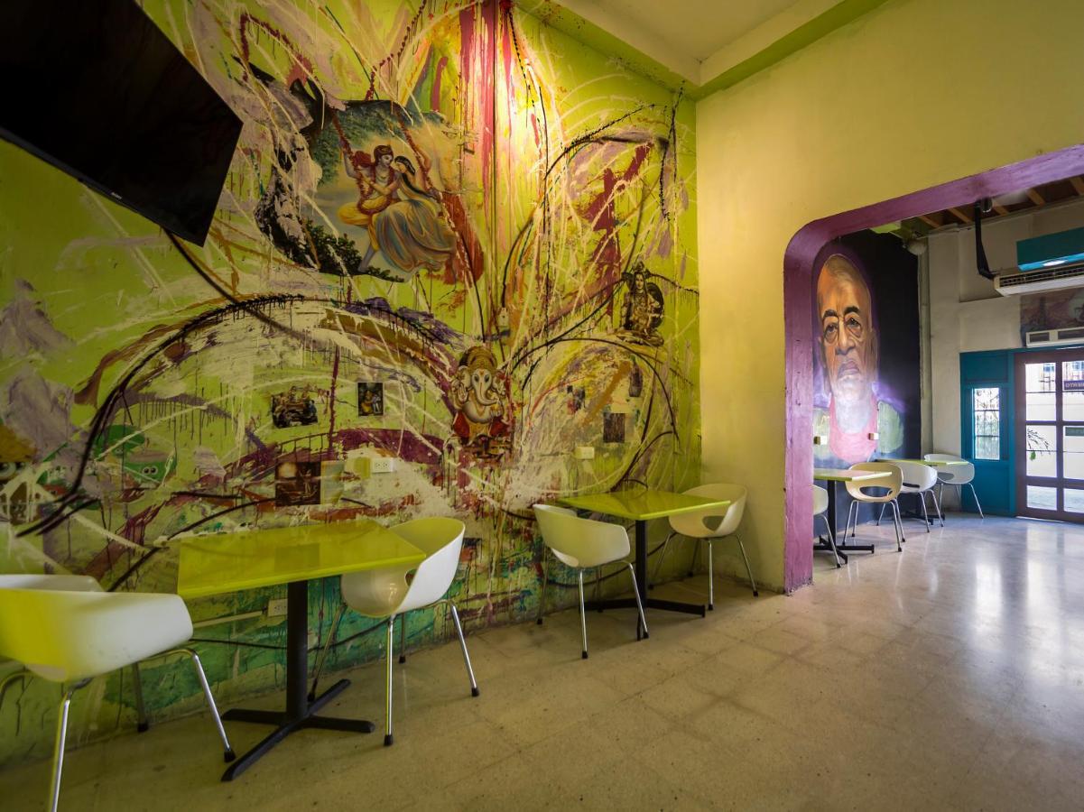 Oyo Hotel Hare Krishna Μοντερέι Εξωτερικό φωτογραφία